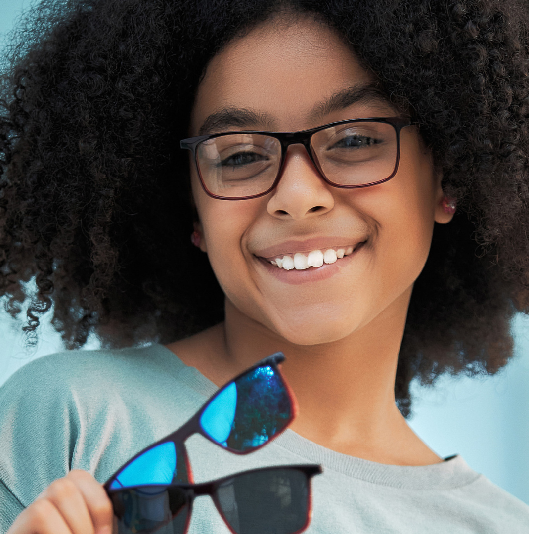 C-M-K-V2032 KIDS C6 | worn-front | Maroon / Polarized