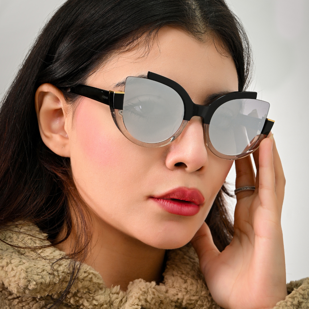 S-W-A-V2029 C1 | worn-three-quarter | Silver