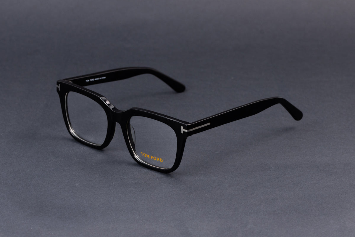 C1 | product-angle | Black