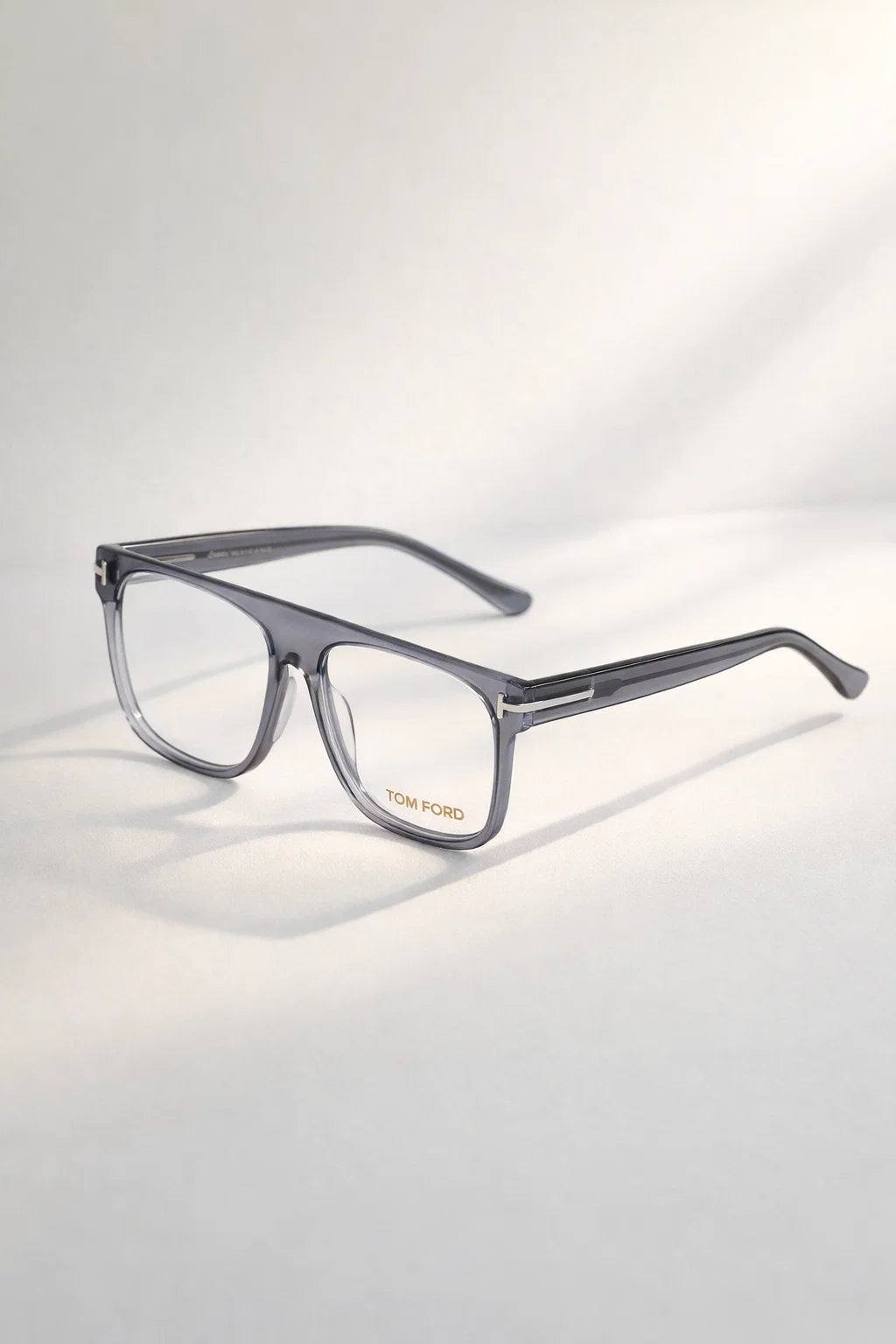 C3 | product-angle | Gray